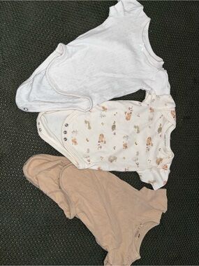 H&M Baby Bodysuit 3-Pack in White, Cream, Tan